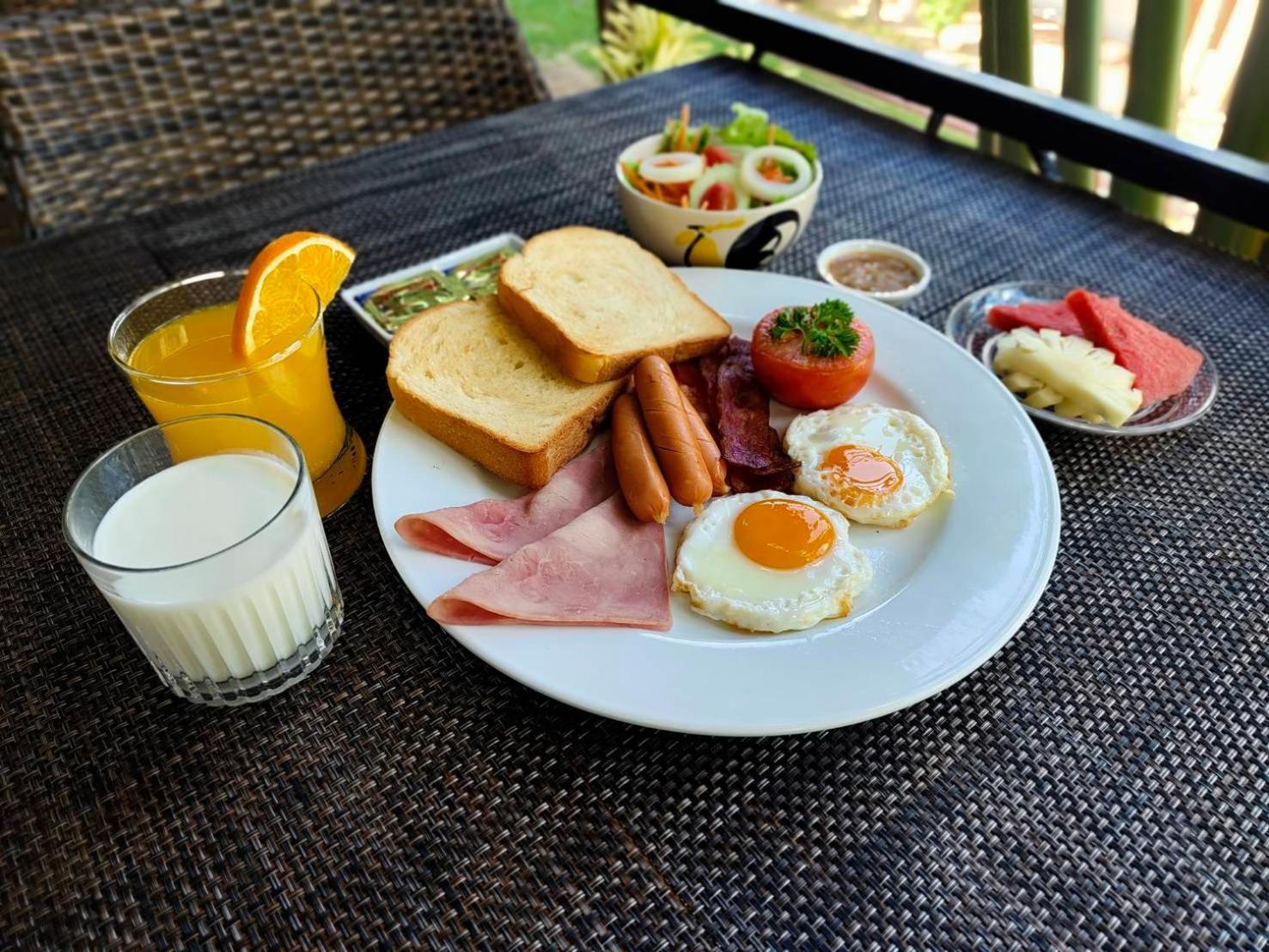 Touch Sea Boutique Hotel&Bistro Karon Ngoại thất bức ảnh